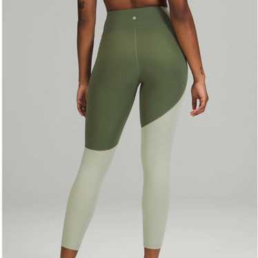 ルルレモン　Nulu Colour Block High-Rise Lululemon Nulu Colour Block High-Rise Crop 23