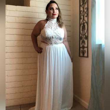 Elegant White Lace Halter Dress - image 1