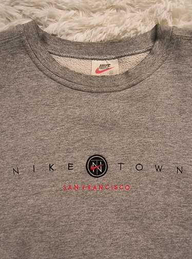 OLD NIKE \"NIKE TOWN\" スウェット 刺繍ロゴ 短丈 Vintage Nike Town Portland Sweatshirt Embroidered Spellout