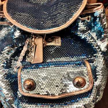 リュック・バックパック Coach blue poppy sequin backpack limited Coach blue poppy sequin backpack limited Coach poppy navy