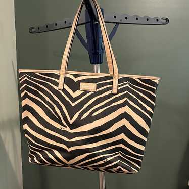 COACH ゼブラ コーティング タクシー ジップ トート バッグ コーチ トート バッグ COACH F34654 SV/M2 ゼブラ コーティング