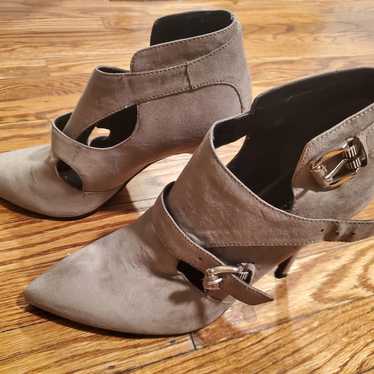 Guess Tan Heels With Heel And Open-Toe Design - image 1