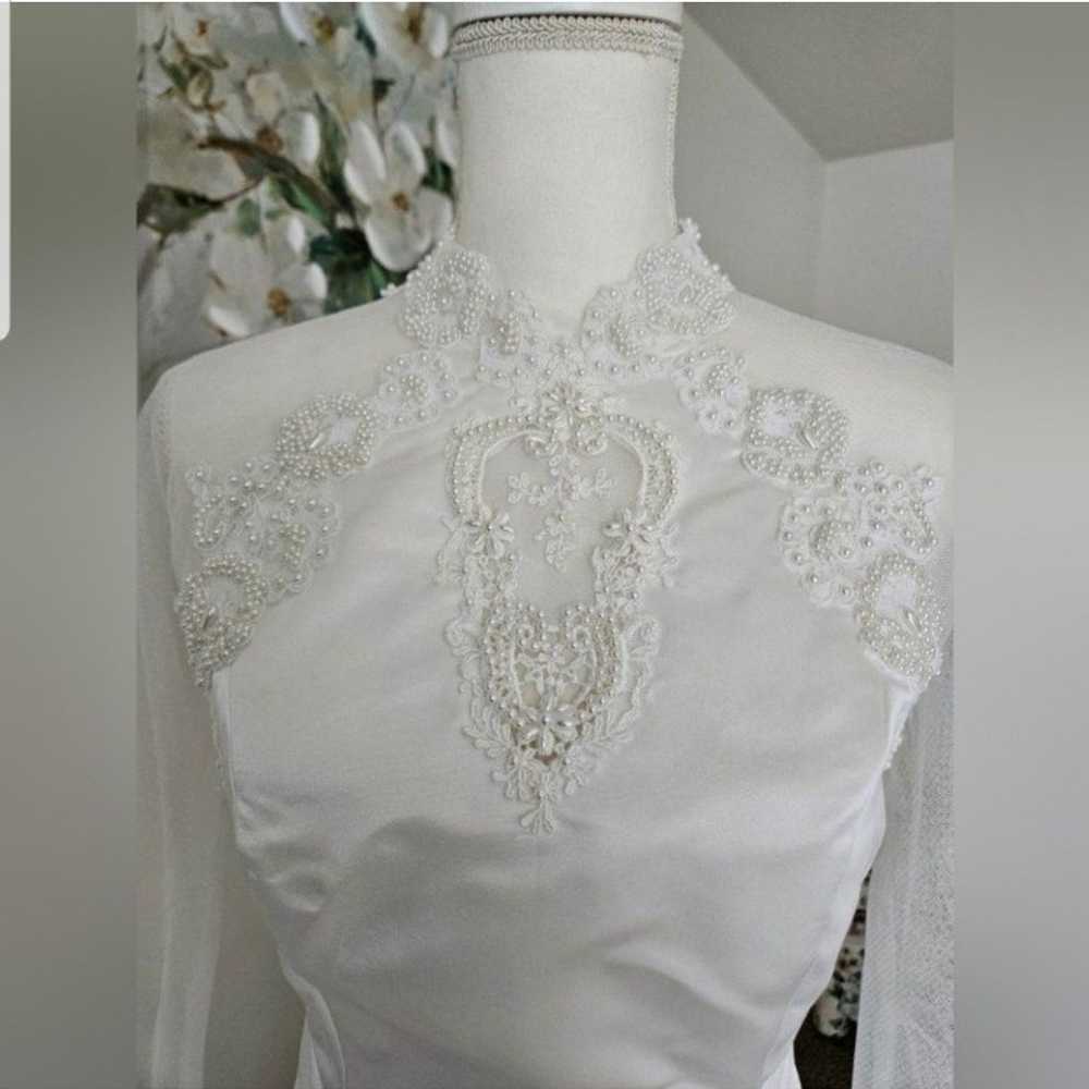 Vintage Elegant White Lace  Women's Wedding Dress - image 2