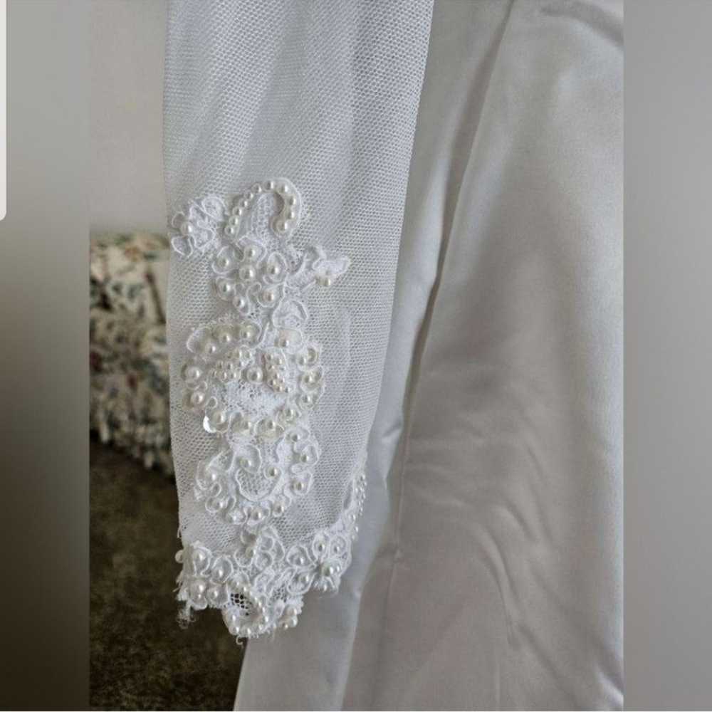 Vintage Elegant White Lace  Women's Wedding Dress - image 4