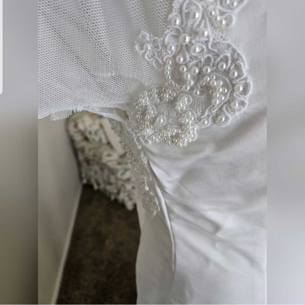 Vintage Elegant White Lace  Women's Wedding Dress - image 5