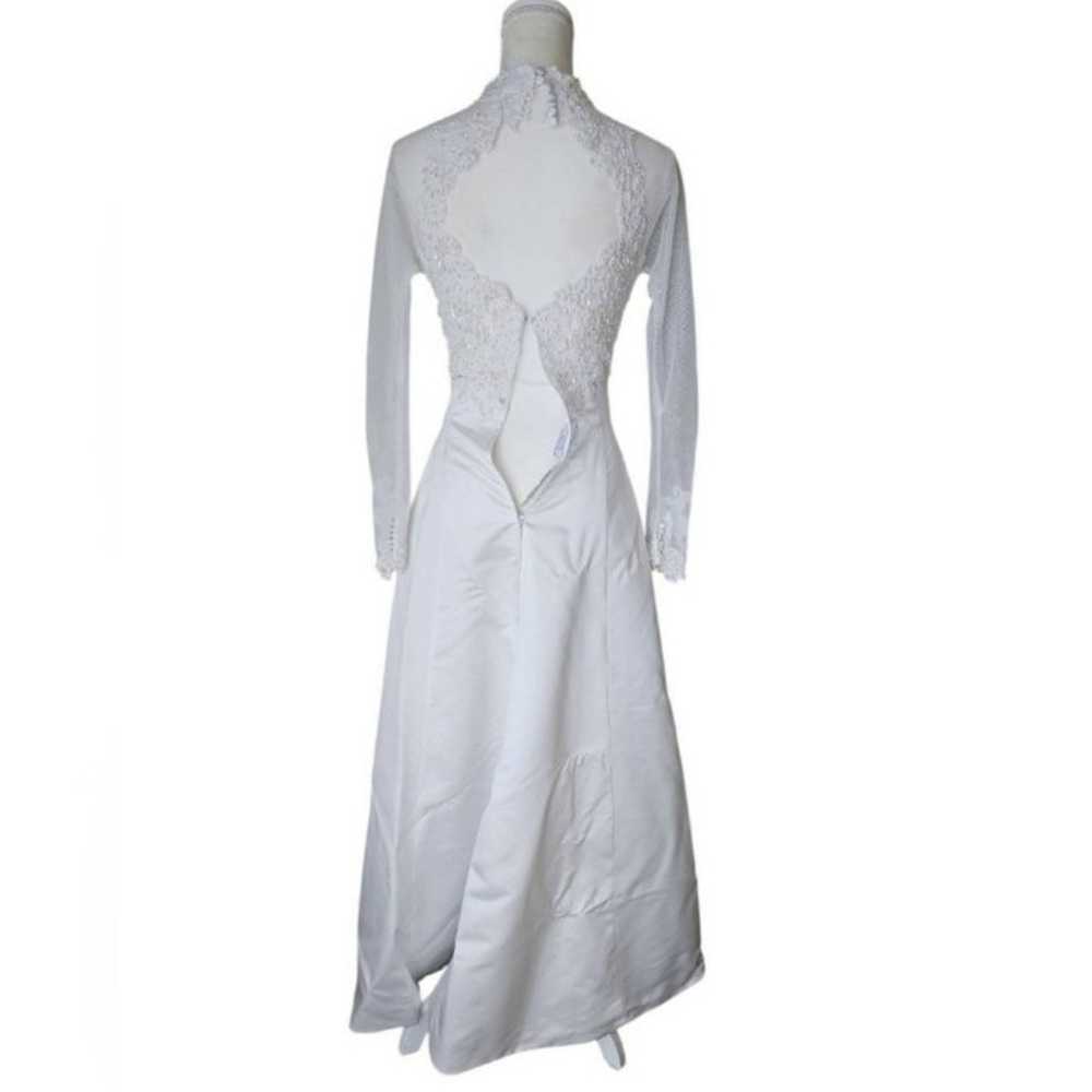 Vintage Elegant White Lace  Women's Wedding Dress - image 7