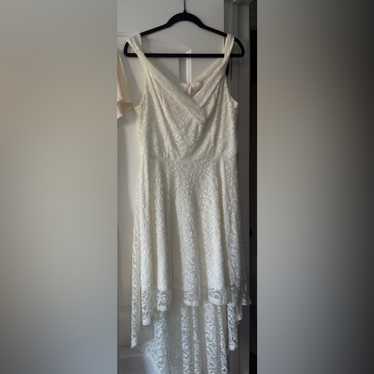 Elegant White Lace Dress - image 1