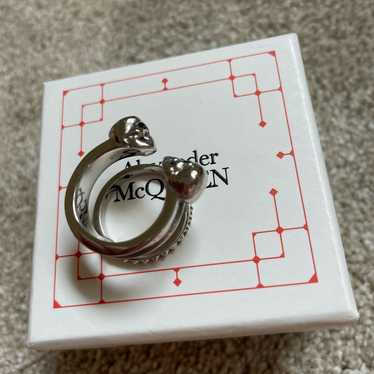[ ALEXANDER MCQUEEN ] Twin skull double ring /スワロフスキー Women's Twin Skull Double Ring in Gold | Alexander McQueen US