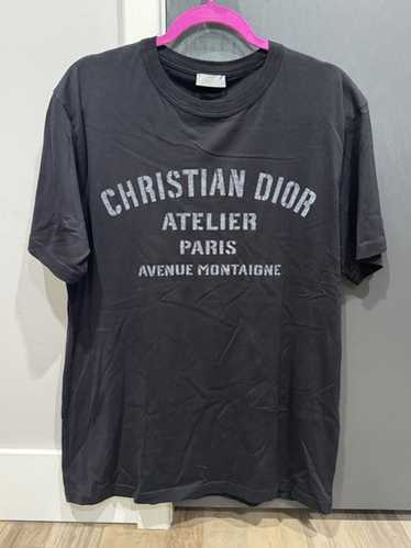11054【美品・2XLサイズ】Dior☆刺繍アーチロゴ アトリエ tシャツ Dior Grey Pinstripe Atelier Embroidered T-Shirt – Savonches