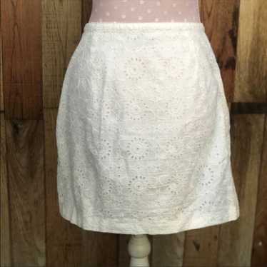 Elegant White Lace Skirt - image 1