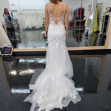 Elegant White Lace Wedding Dress - image 1