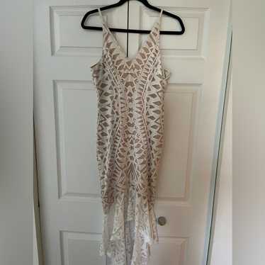 Elegant White Lace Dress - image 1