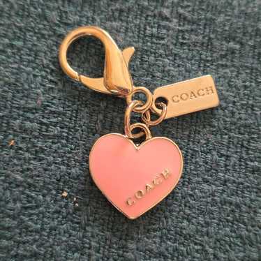 アクセサリー COACH Pink double heart keychain charm Rare Vintage COACH PINK Signature Enamel Heart Keychain FOB