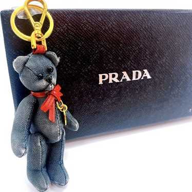 PRADA黒クマのキーホルダー 赤いバラ付き PRADA黒クマのキーホルダー 赤いバラ付き