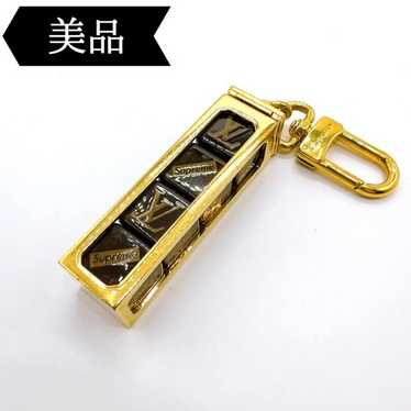 LOUIS VUITTON × SUPREME チャーム Louis Vuitton x Supreme Ultra Rare Supreme Box Logo Keychain