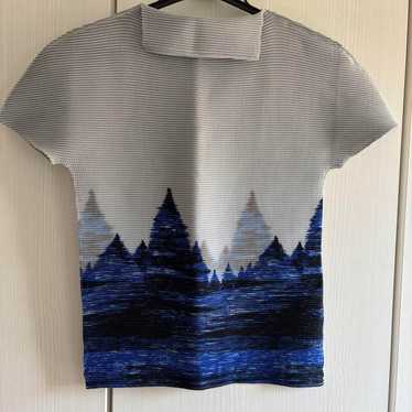 【極美品】me ISSEY MIYAKE ワッフルプリーツトップス 幾何学模様 issey miyake】me issey miyake - Gem
