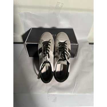 WG Guess スパイクシューズ ホワイト/ブラック Guess Women Black And White Sneaker Size 8 Wgharren-c | eBay