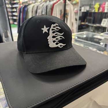 Black hellstar キャップ　グリター 楽天市場】HELLSTAR STUDIOS BASEBALL FITTED HAT (BLACK/GREY
