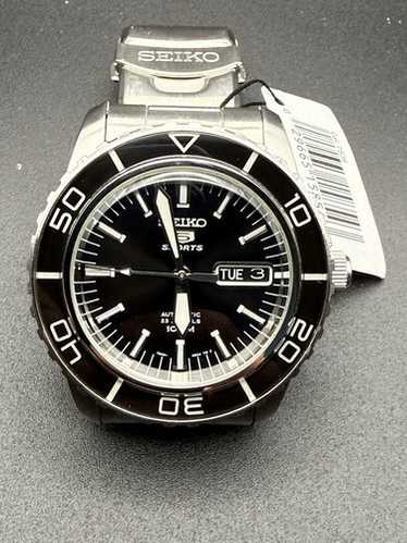 SEIKO5 SPORT　7S36-04N0　SNZH53J1 Seiko 5 Sports Blue Pearlescent Face | SNZH53J1 | SNZH53J