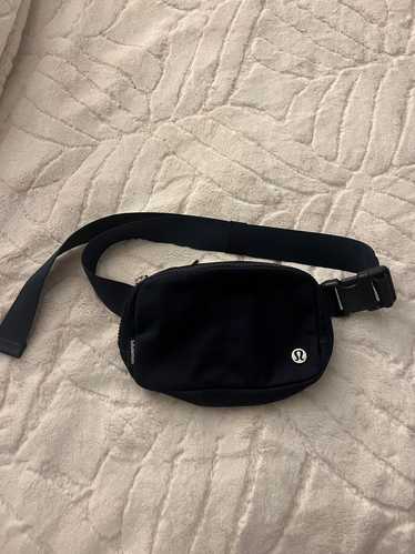新品 ルルレモン ベルトバッグ - Navy Lululemon navy belt bag - Gem