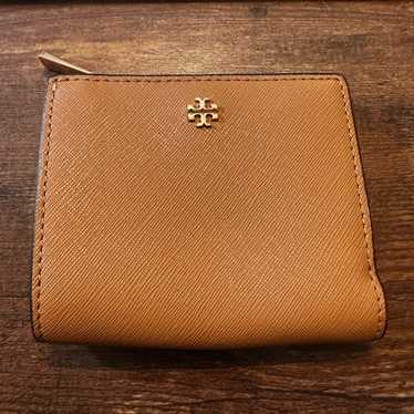 セール Tory Burch★上品なゴールド色 Emerson Mini Wallet セール Tory Burch☆上品なゴールド色 Emerson Mini Wallet