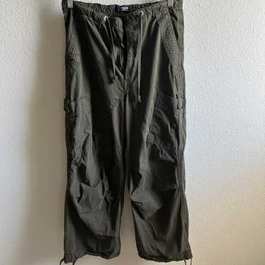 大人気！Jaded London★Black Parachute Cargo ショートパンツ Shop Black Parachute Cargo Baggy Shorts | Jaded London