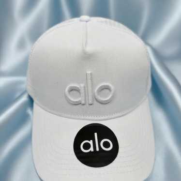 【ALO Yoga】ロゴ入 キャップ Alo Yoga 海外セレブ＆K-POP多数愛用・ロゴ トラッカーキャップ