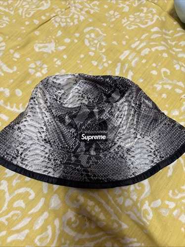 North face supreme bucket - Gem