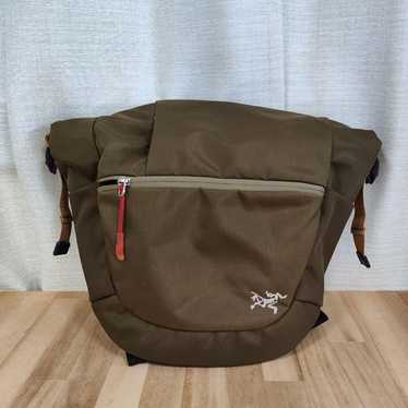 ARC'TERYX ショルダーバッグ MISTRAL 8ミストラル カーキ ARC'TERYX MISTRAL 8ミストラル 希少カーキ