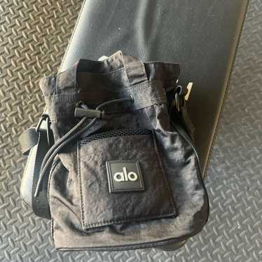 ALO Yoga☆シェルパ オーム ザ・ゴー ショルダーバッグ♪送料込 ALO Yoga(アロー) フィットネスバッグ(レディース) - 海外通販の