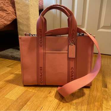 【国内/即発】 COACH ショルダーバッグ Smith Tote COACH® Outlet | Smith Tote Bag In Signature Jacquard
