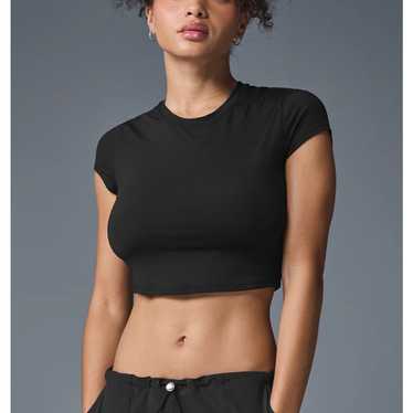 【新品未使用alo soft crop finesse short sleeve Alosoft Crop Finesse Short Sleeve - Black | ALO