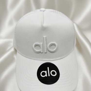 【alo yoga】クロップド ゴールドラッシュ パファーベスト Hats & Hair Accessories | Alo Yoga