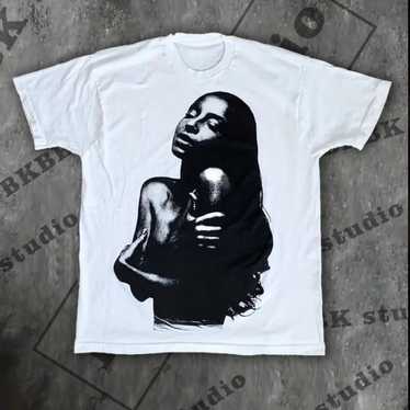 Sade white graphic - Gem