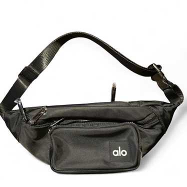 【日本未販売】Alo Yoga エクスプローラー ファニーパック ヨガ Explorer Fanny Pack - Espresso | Alo Yoga