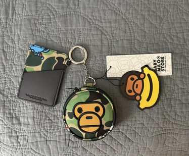 小物 BABY MILO CARDHOLDER MIRROR KEYCHAIN Discover the new BABY MILO® Cardholder Mirror Keychain! This