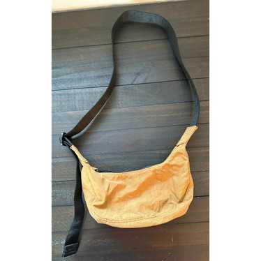 BAGGU ショルダーバッグ Medium Nylon Crescent Bag バター MEDIUM NYLON CRESCENT BAG バター - BAGGU Japan