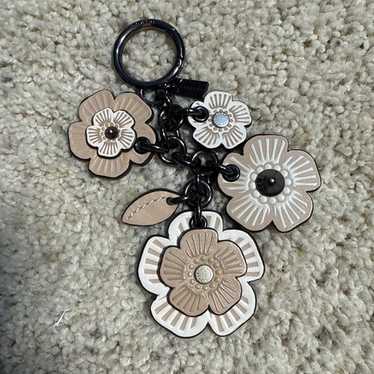 【COACH】Essential Tea Rose Bag Charm〇お花〇キーホルダー NWT COACH TEA ROSE BAG CHARM WITH FLORAL PRINT CS244 FOB KEY