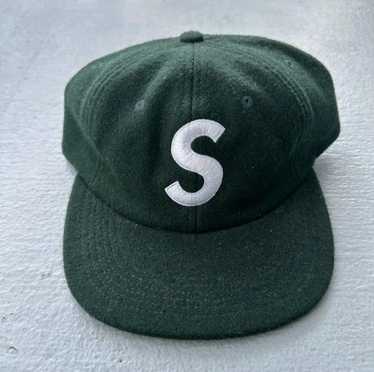 まろ25J Supreme S Logo キャップ グレー/グリーン Supreme s cap - Gem