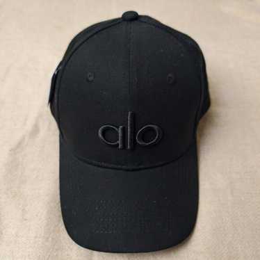 『ALO Yoga』Off-Duty Cap Satin Off-Duty Cap - Black | ALO