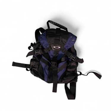 バッグ Oakely icon mini backpack blue 90s New in store 🔋 . . ⚙️ Oakley Icon 1.0 Mini Backpack (90s