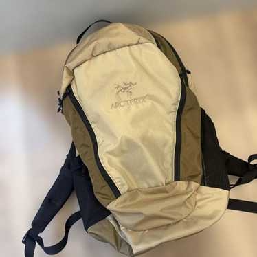 ARC'TERYX ×beams boy mantis26 ベージュ これだ！というバックパックを見つけましょう＜ARC'TERYX＞の