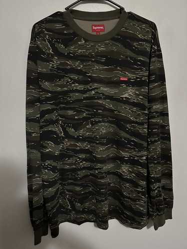 【SUPREME】 SMALL BOX T-SHIRT WOODLAND CAMO 25SS Supreme Small Box Tee (FW22) Branch Woodland Camo | Hype