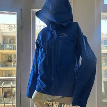 ARC'TERYX M ダークブルー 楽天市場】ARCTERYX アークテリクス マウンテンパーカー