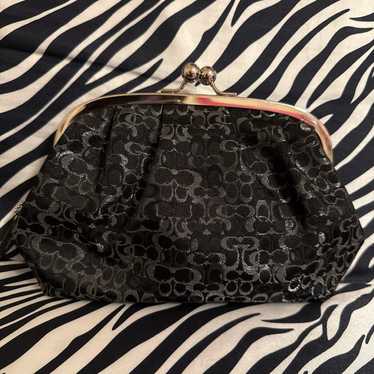 バッグ Coach Optic Signature Kisslock Party Bag Coach Optic Signature Kisslock Pouch with Crystal Closure
