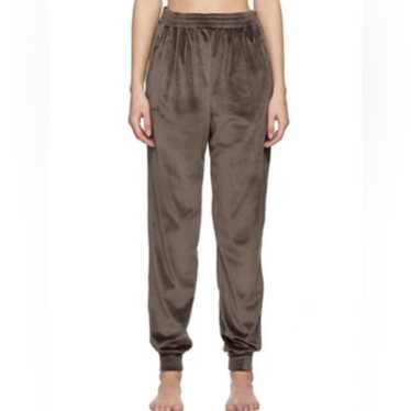 【キム監修】SKIMS VELOUR JOGGER 履き心地◎ Skims takes it back to the 2000s with cozy new velour collection