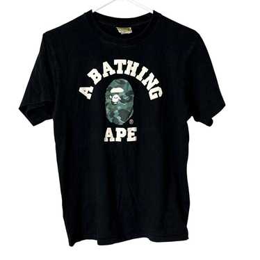 A BATHING APE ABC CAMO COLLEGE TEE ブラック ABC CAMO COLLEGE TEE | bape.com