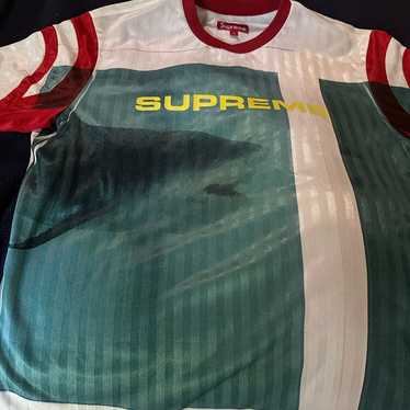 ウェア Supreme x Damien Hirst Soccer Jersey Supreme Damien Hirst Soccer Jersey (SS25) - $128