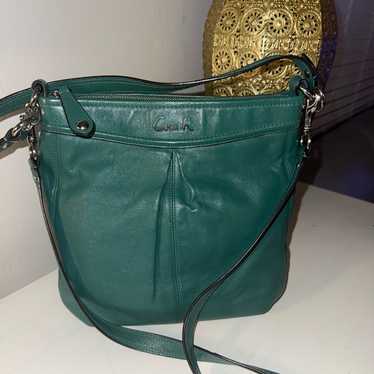 Vintage green coach - Gem