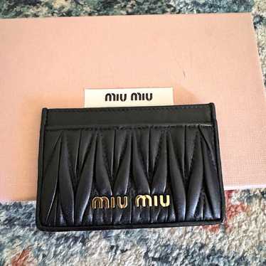 【MIU MIU】Matelasse Flap Card Holder/追跡可能/全国送料無料 MIU MIU Nappa Quilted Flap Card Holder Key Ring Black